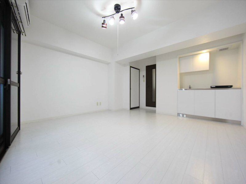 居室・リビング　洋室13.3帖　クローゼット付（収納充実してます）