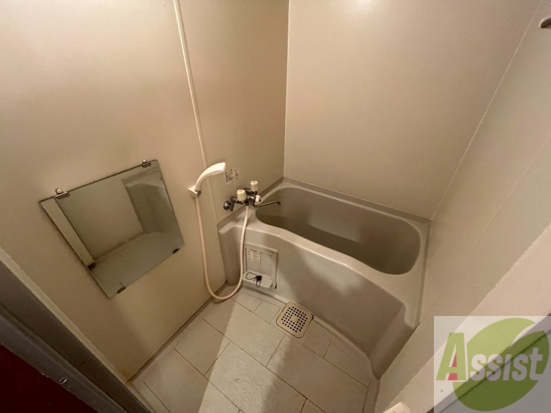 バス・シャワールーム　ユニットバスです。疲れを癒すのに欠かせませんね！