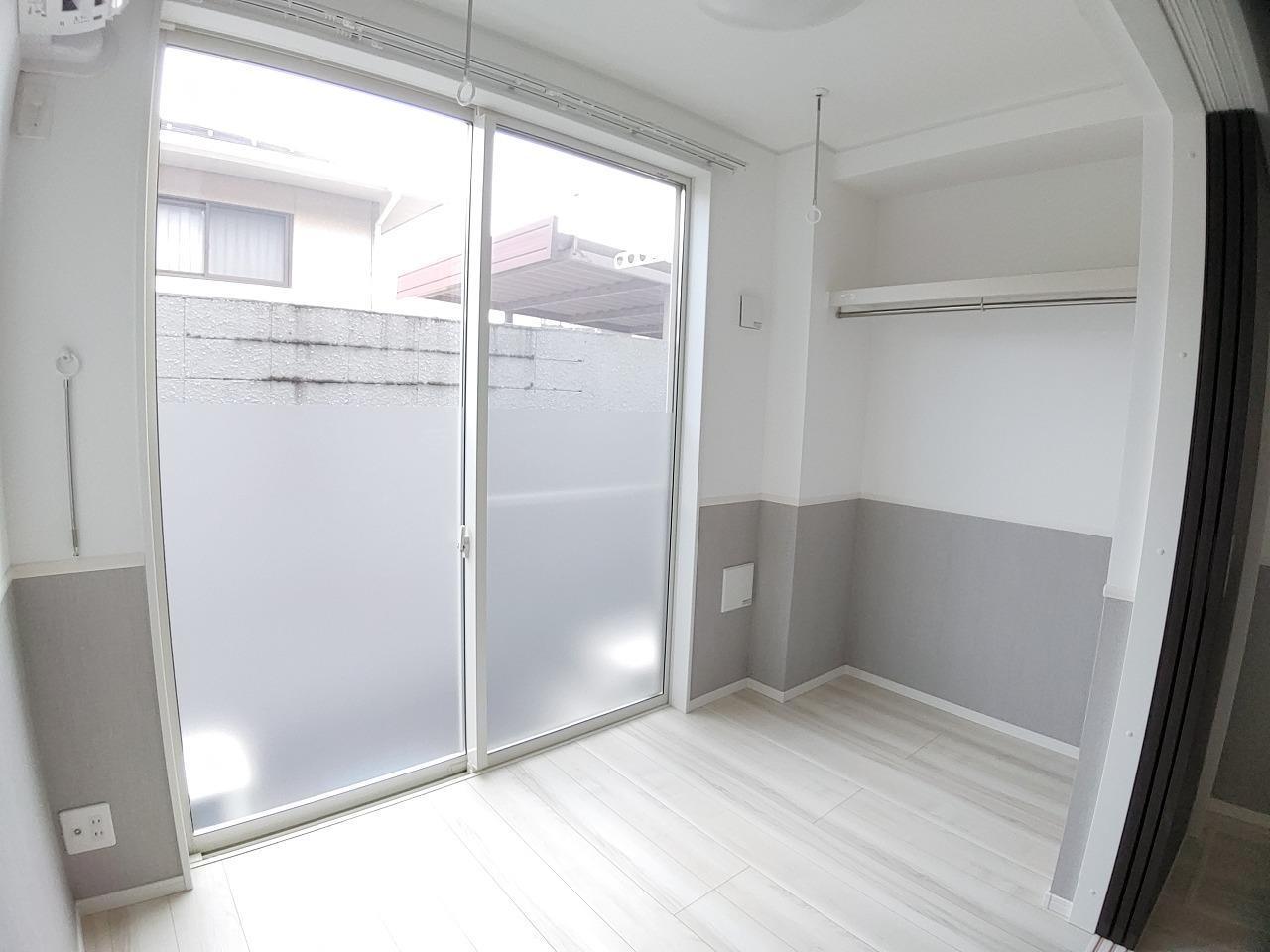 居室・リビング　写真は別号室です。