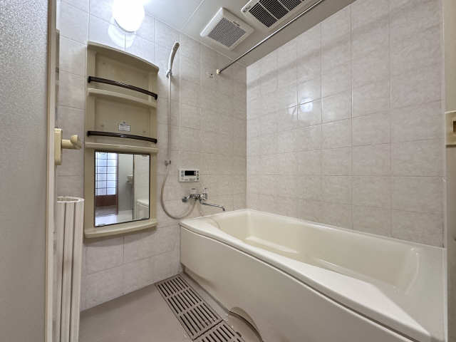 バス・シャワールーム　追い焚き・乾燥機能付き浴室