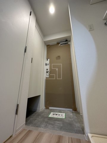 玄関　セレニテ日本ミラク　玄関