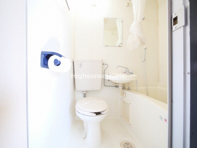 トイレ　落ち着いた色調のトイレです