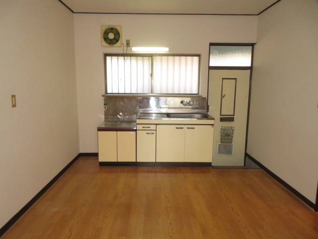 居室・リビング　広々としたダイニングキッチン７帖帖