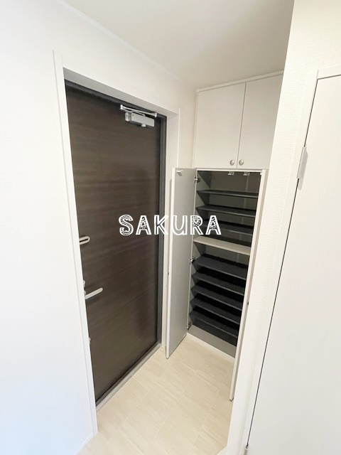 玄関　収納豊富なシューズボックスです♪