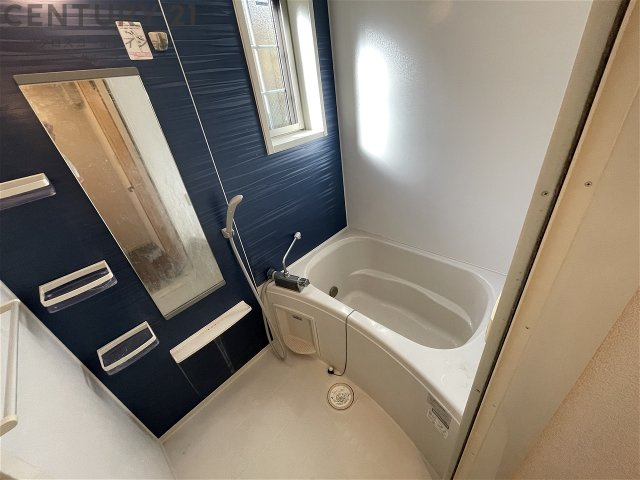 バス・シャワールーム　窓があり換気も楽々♪