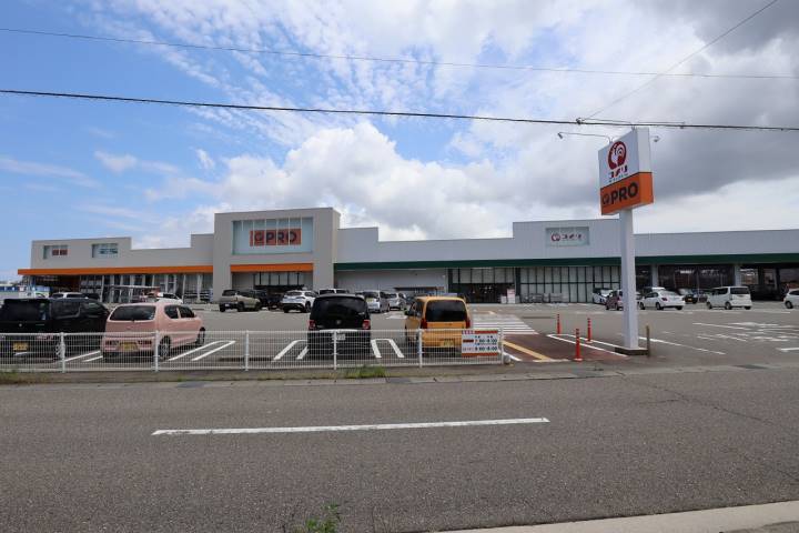 ホームセンター　コメリＰＲＯ金沢大友店（ホームセンター）まで823m