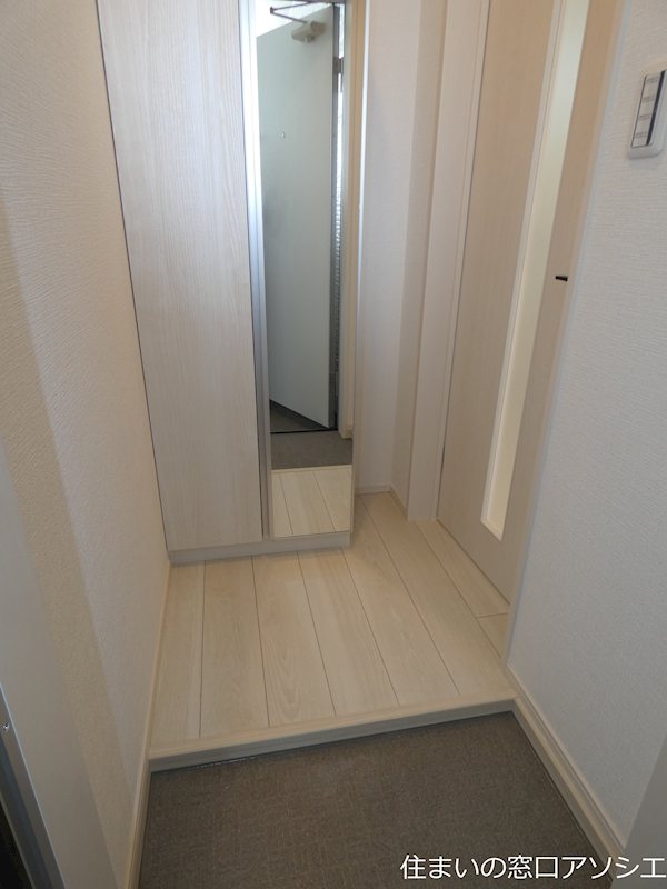 玄関　※写真は同型タイプのイメージになります。