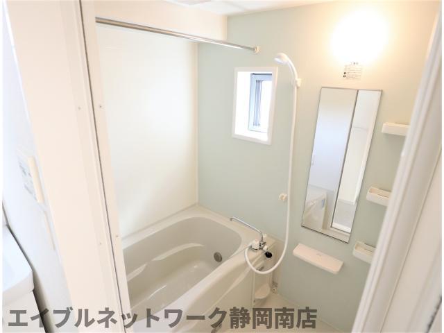 バス・シャワールーム　お風呂で日々の疲れを落としましょう