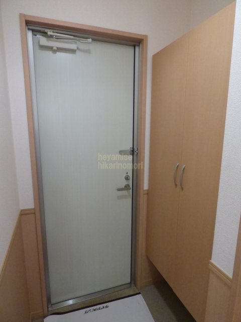 玄関　写真は別号室