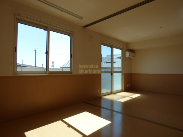 居室・リビング　写真は別号室