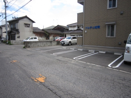 駐車場　車をお持ちの方に嬉しい駐車場付きの物件です