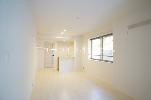 居室・リビング　※同一仕様の別部屋写真の為、現況優先となります。