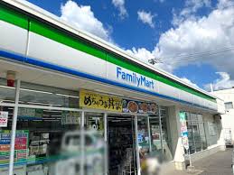 コンビニ　ファミリーマート 名東本通三丁目店（コンビニ）まで408m