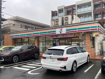 コンビニ　セブン-イレブン 名古屋一社１丁目店（コンビニ）まで747m