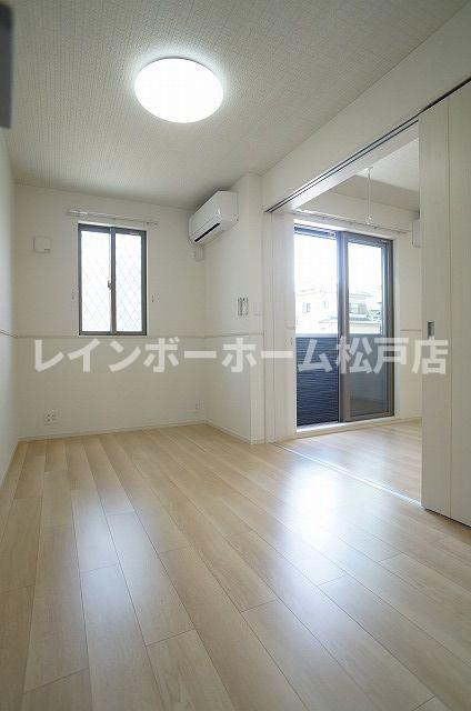 その他部屋・スペース　使い勝手のいい寝室です