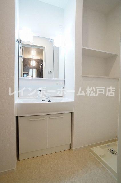 洗面設備　使いやすい洗面所です