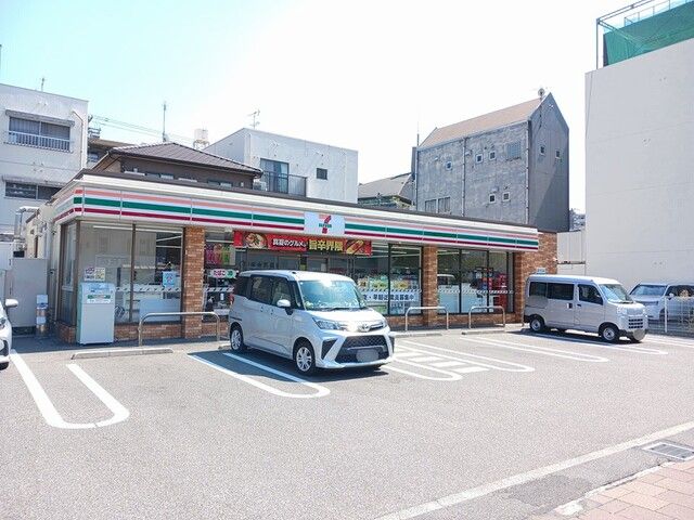 コンビニ　セブンイレブン（コンビニ）まで240m