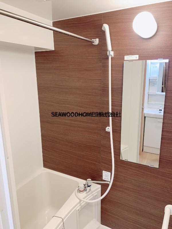 バス・シャワールーム　浴室乾燥機付きで、雨の日のお洗濯も、お風呂の湿気対策も万全！