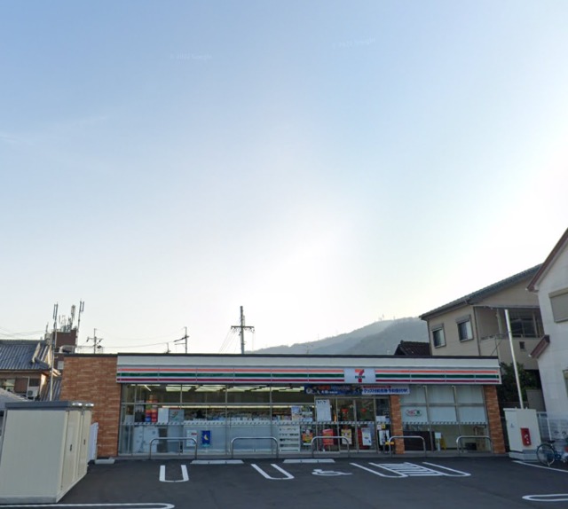 コンビニ　セブンイレブン東大阪四条町店（コンビニ）まで554m
