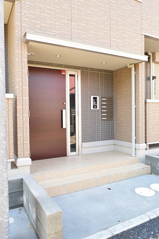 エントランス　※302号室の写真になります。