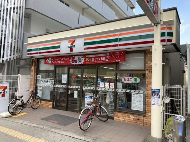 コンビニ　セブンイレブン（コンビニ）まで232m