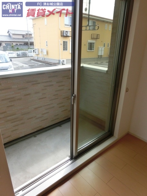 バルコニー　同物件別室反転写真