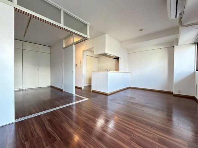 居室・リビング　同物件、別号室の写真です。