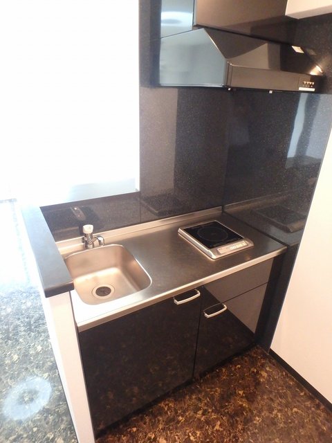 キッチン　異なるフロアの室内写真です