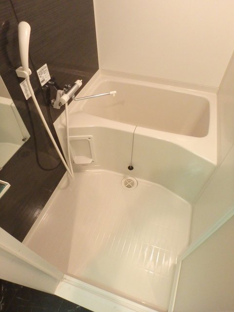 バス・シャワールーム　異なるフロアの室内写真です