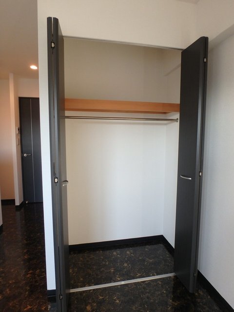 収納　異なるフロアの室内写真です