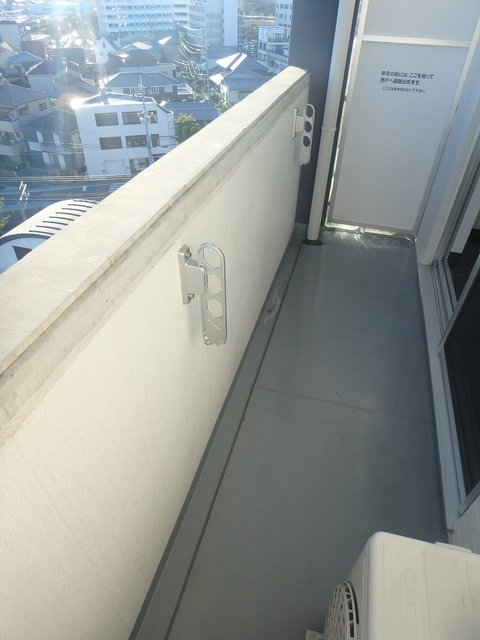 バルコニー　異なるフロアの室内写真です