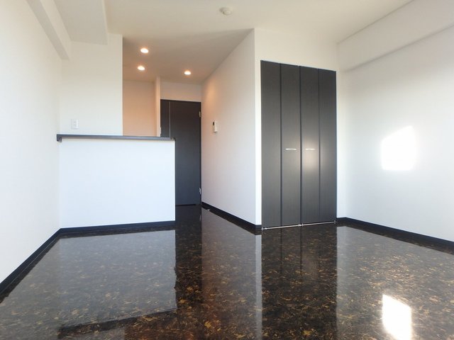 居室・リビング　異なるフロアの室内写真です