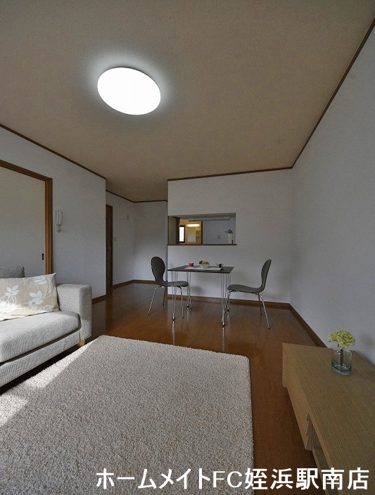 居室・リビング　★駅・スーパー・コンビニ徒歩圏内です！★参考写真