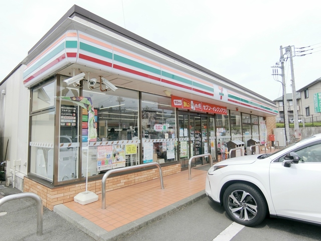 コンビニ　セブンイレブン富士宮橋戸店（コンビニ）まで712m