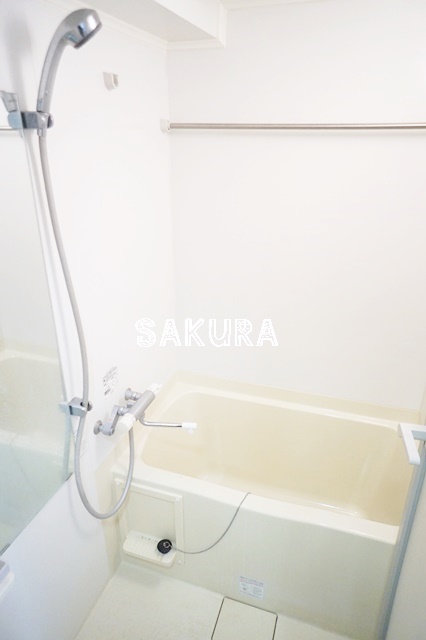 バス・シャワールーム　雨の日でも安心の浴室乾燥機付きです♪