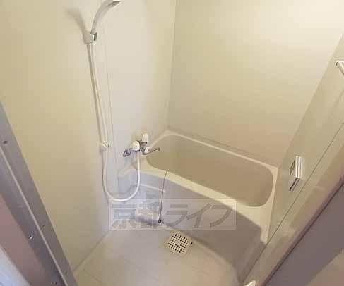 バス・シャワールーム　ファミリータイプのお風呂です