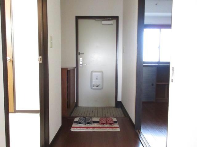 玄関　※家具・家電は付属しません。