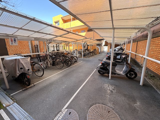 ライオンズマンション学園前の外観写真