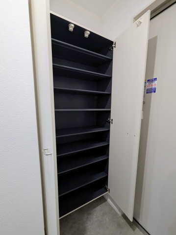 玄関　同メーカー同仕様：シューズボックス付き