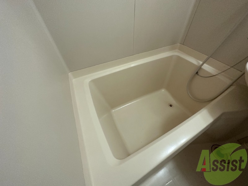 バス・シャワールーム　こちらのお風呂で、一日の疲れを癒して下さい。