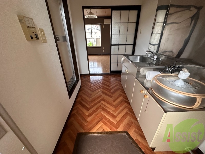 玄関　玄関からすぐにキッチンなので、朝の身支度もバッチリです。