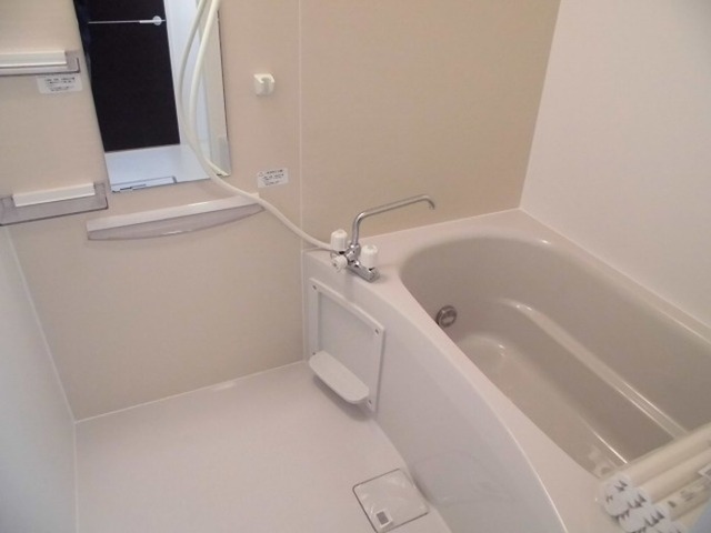 バス・シャワールーム　追い焚き給湯式浴室