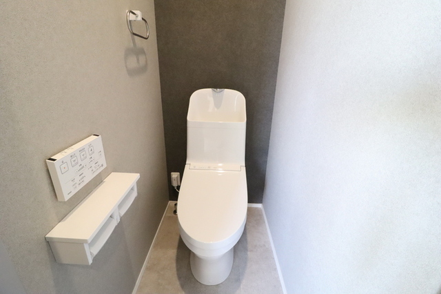 トイレ　温水洗浄暖房便座