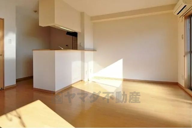 居室・リビング　画像と現況が異なる場合、現況が優先されます。