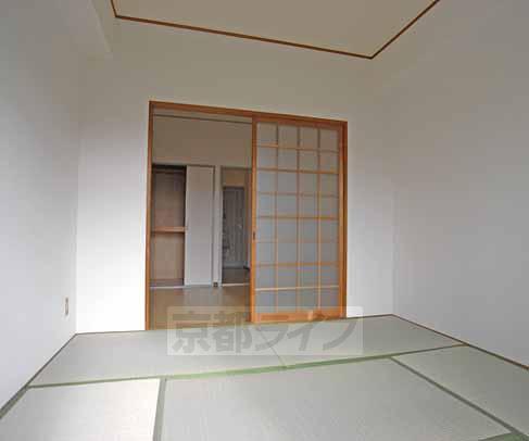 居室・リビング　和室と洋室のお部屋です。