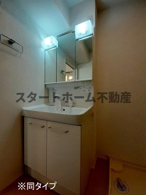 洗面設備　スペースが確保できる洗面所です