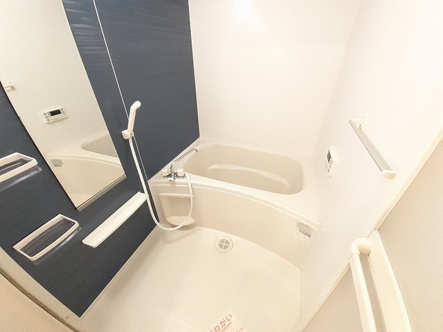 バス・シャワールーム　浴室乾燥・追い炊き機能付きで便利☆