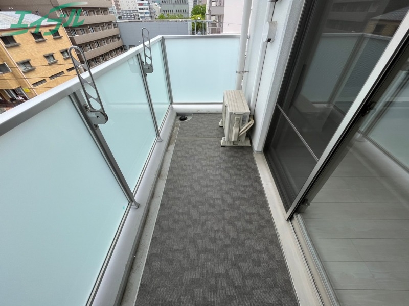 バルコニー　同建物別部屋写真です