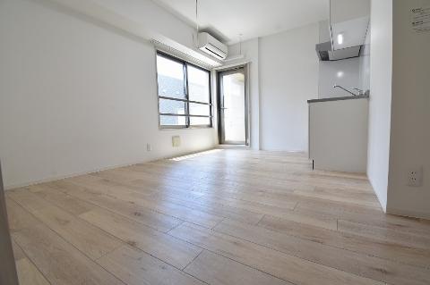 居室・リビング　室内