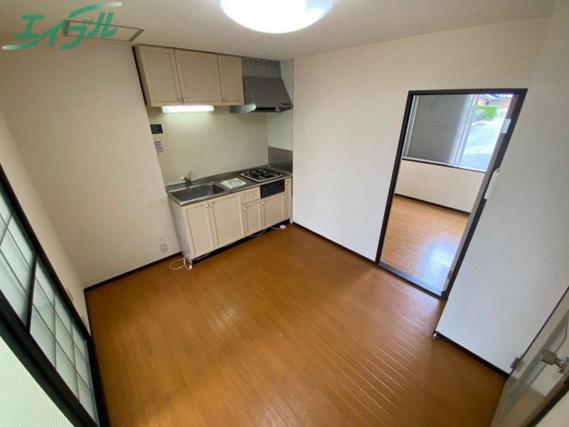 居室・リビング　同物件別室写真